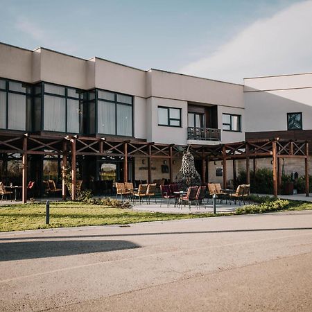 Hotel & Distillery Monogram Gradac  Kültér fotó