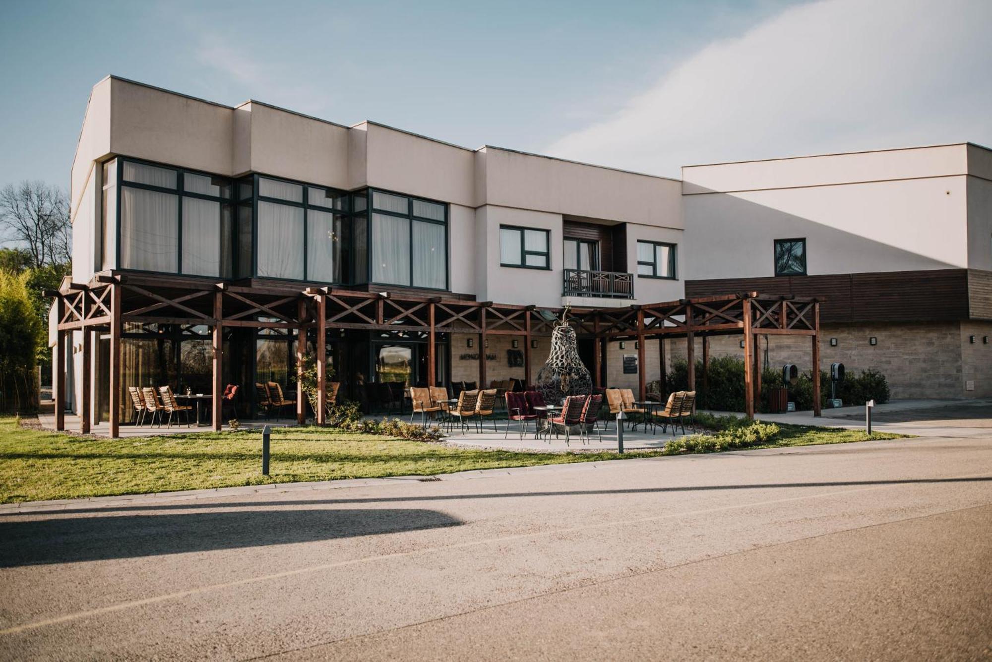Hotel & Distillery Monogram Gradac  Kültér fotó