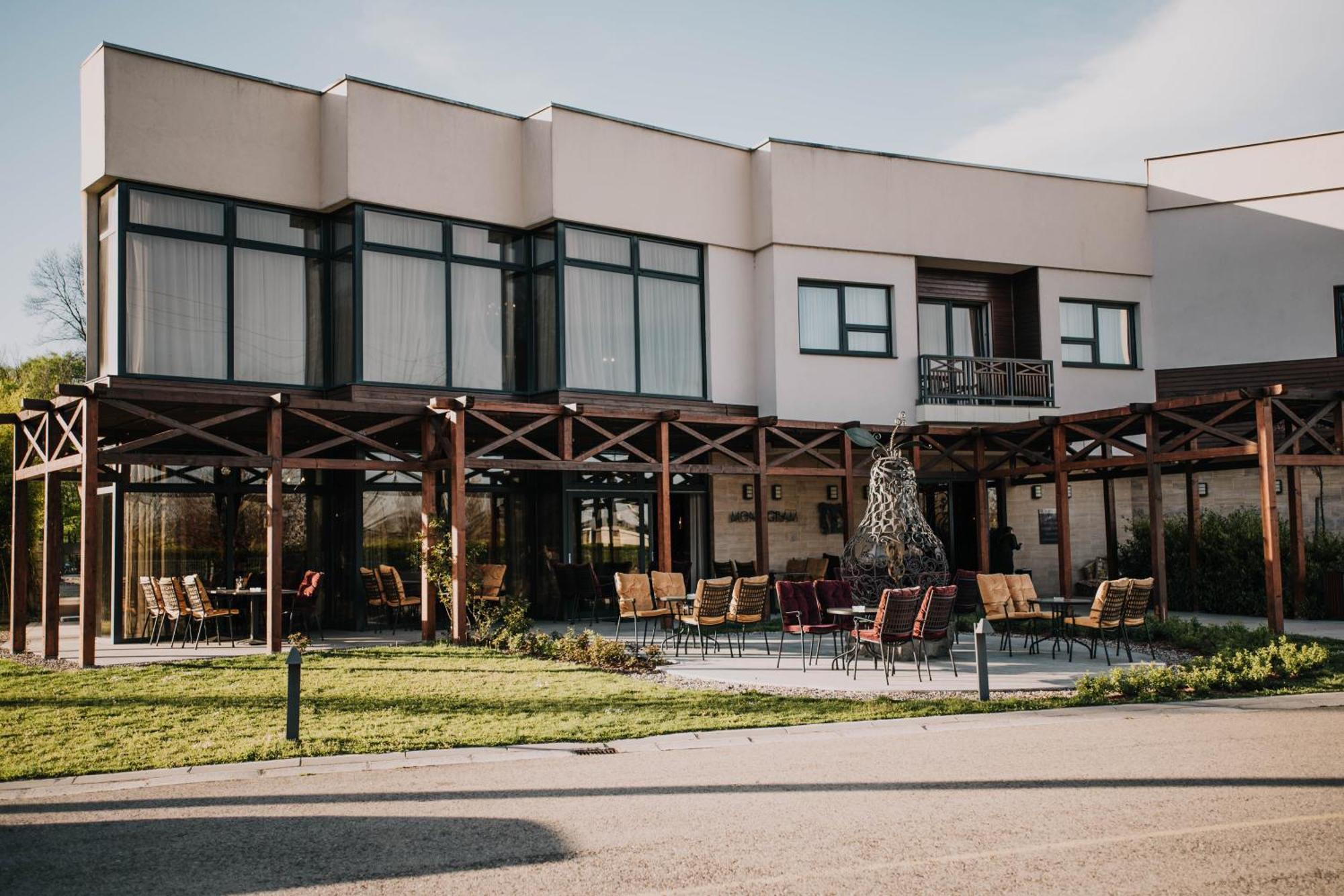 Hotel & Distillery Monogram Gradac  Kültér fotó