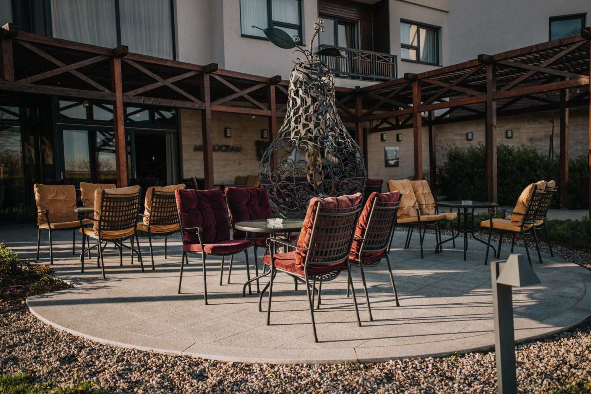 Hotel & Distillery Monogram Gradac  Kültér fotó