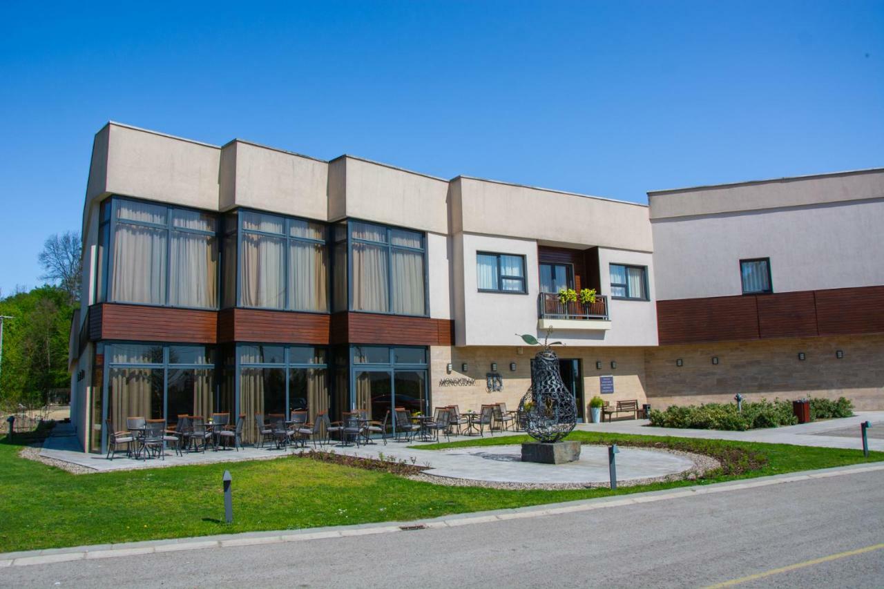 Hotel & Distillery Monogram Gradac  Kültér fotó