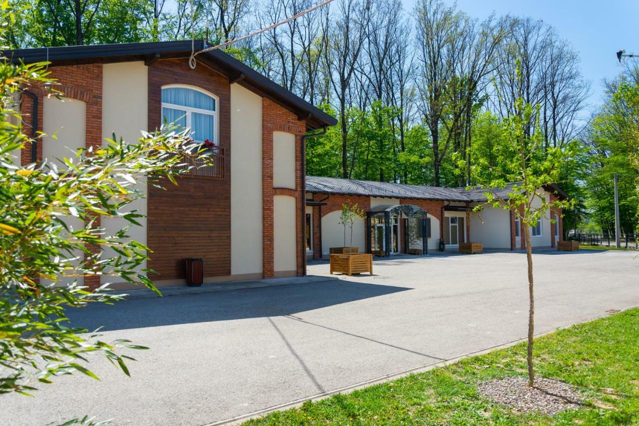 Hotel & Distillery Monogram Gradac  Kültér fotó