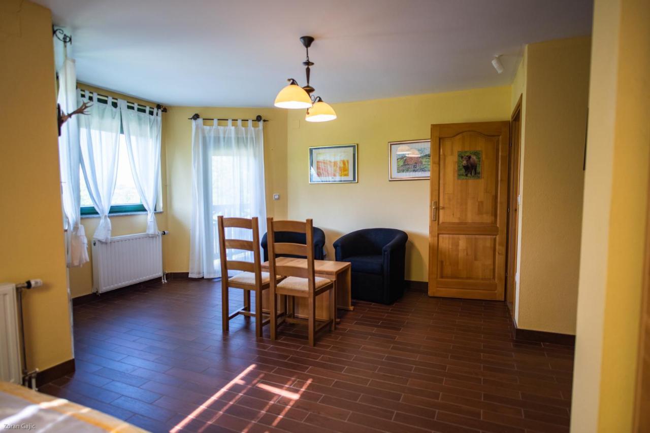 Hotel & Distillery Monogram Gradac  Kültér fotó