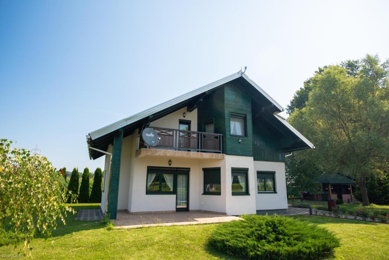 Hotel & Distillery Monogram Gradac  Kültér fotó