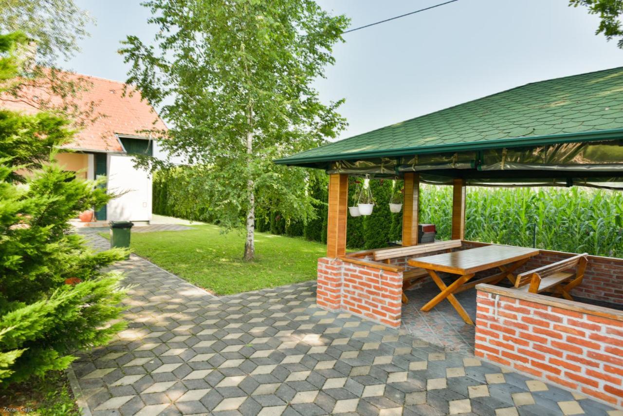 Hotel & Distillery Monogram Gradac  Kültér fotó